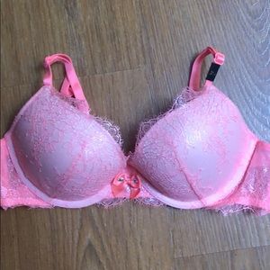 VICTORIA’S SECRET PUSH UP BRA.